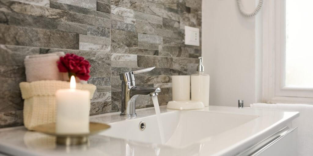 Come arredare un bagno per single funzionale e di design