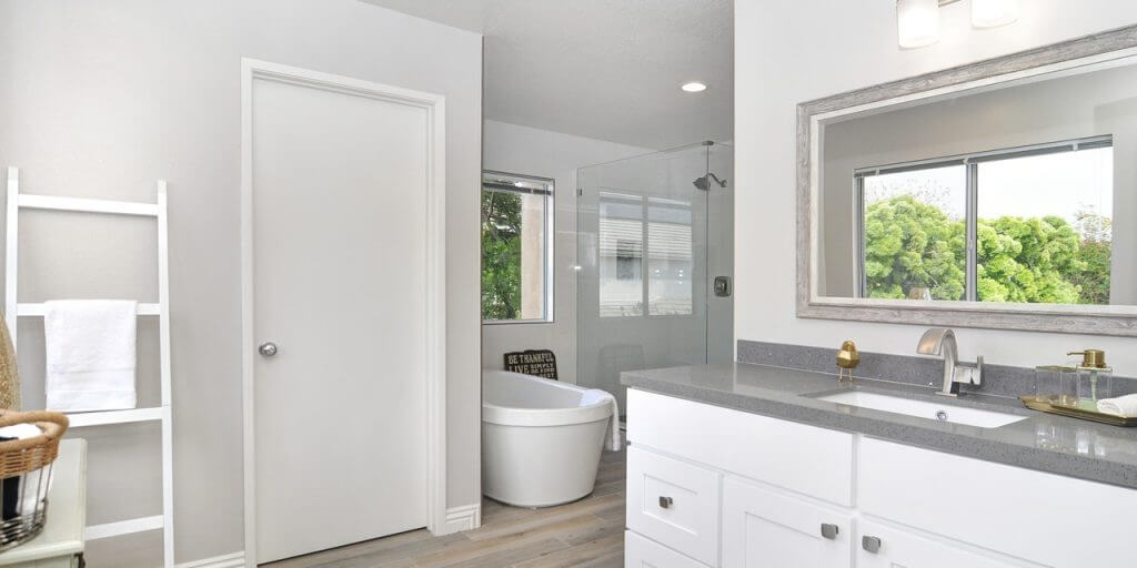 Come arredare un bagno di grandi dimensioni: idee e consigli