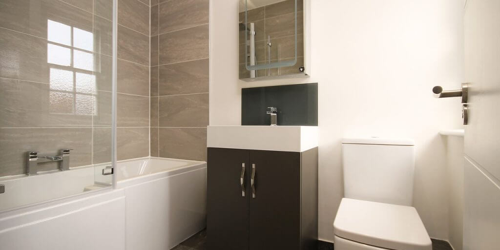 5 soluzioni salvaspazio per arredare il bagno