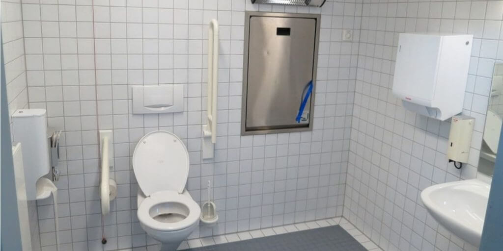 Cosa considerare nell'allestimento di un bagno per disabili
