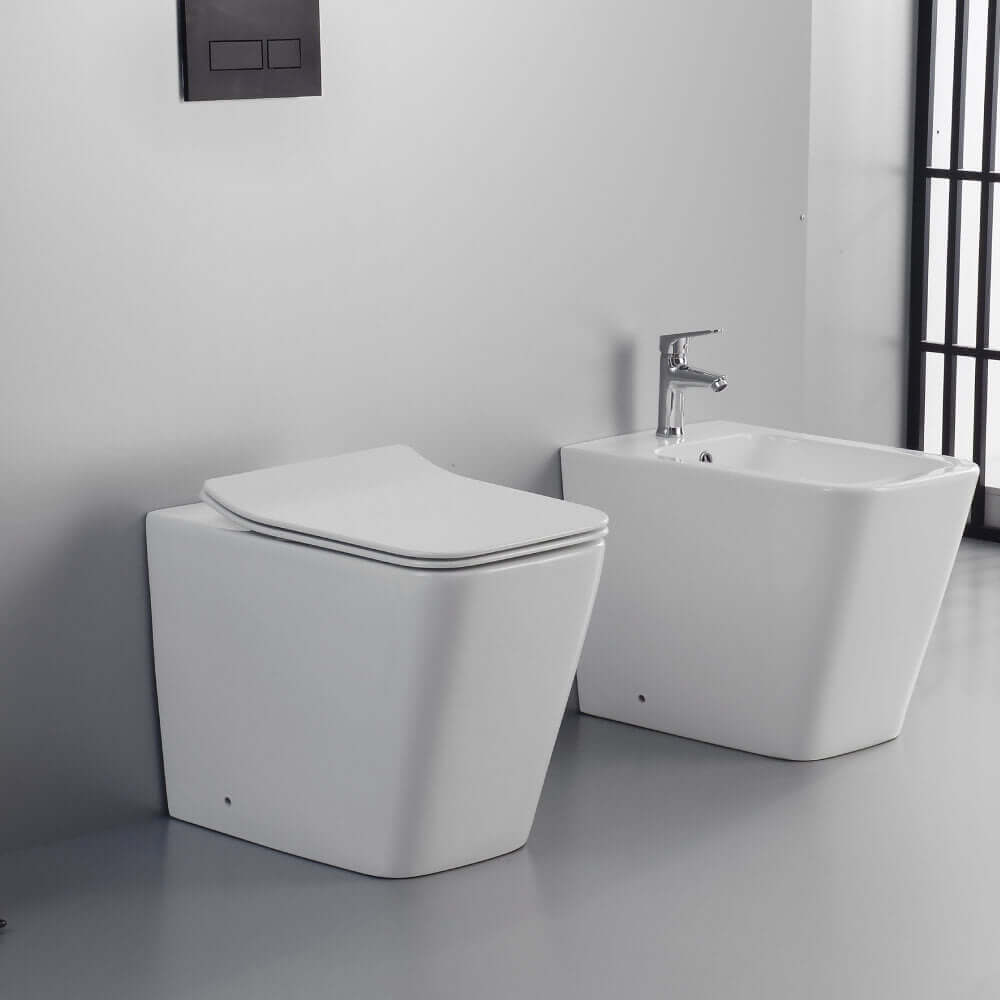 Sanitari filomuro in ceramica bianco lucido vaso rimless design squadrato | Levanzo Arcshop