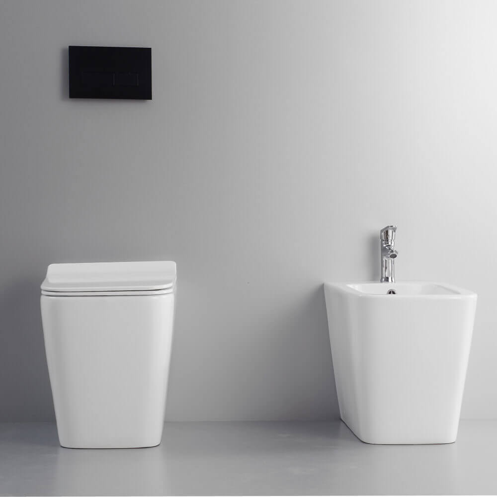 Sanitari filomuro in ceramica bianco lucido vaso rimless design squadrato | Levanzo Arcshop