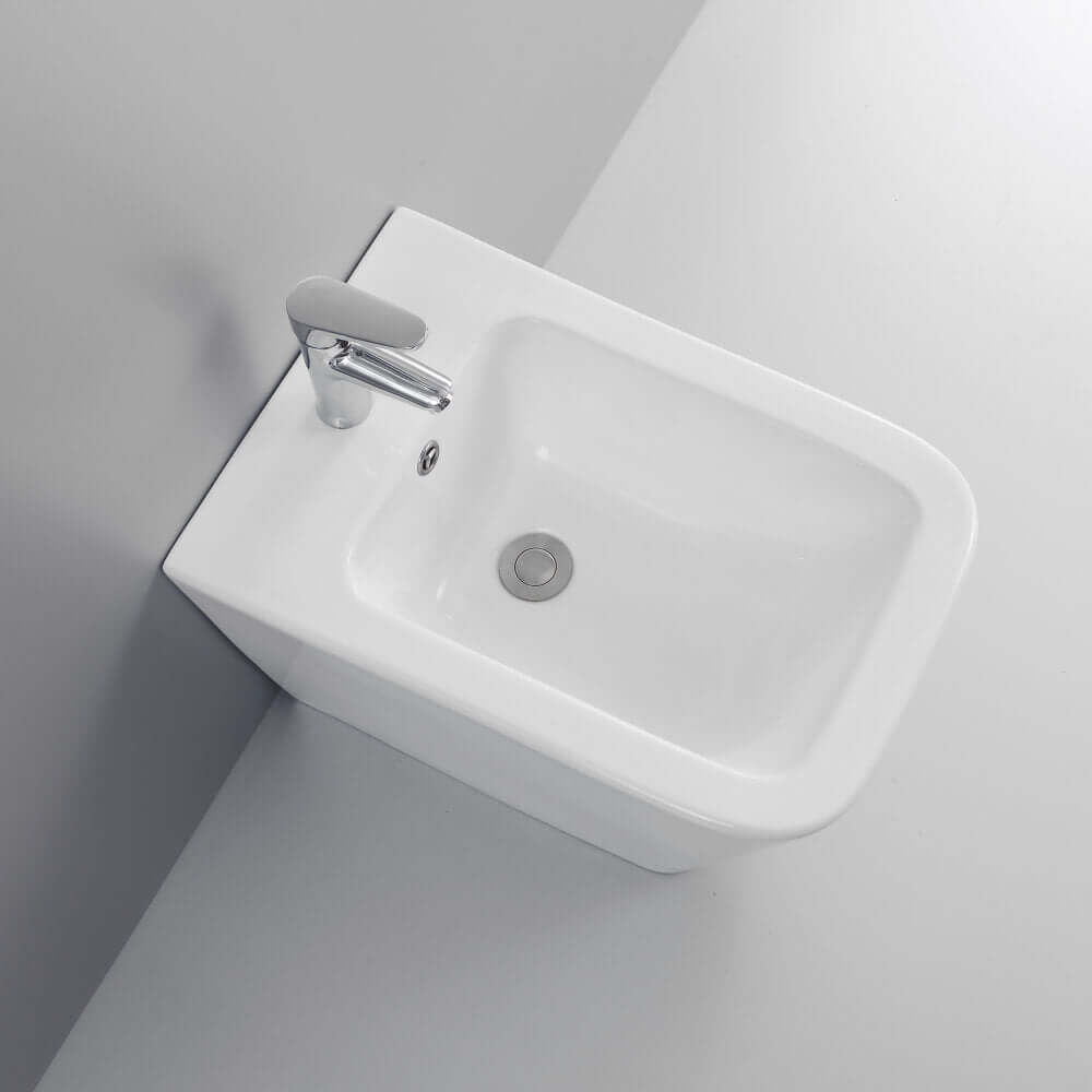 Sanitari filomuro in ceramica bianco lucido vaso rimless design squadrato | Levanzo