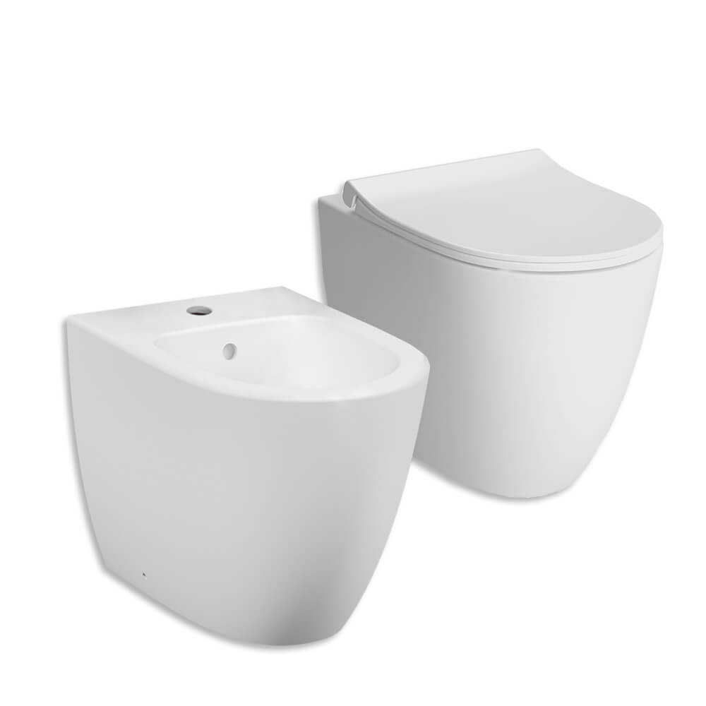 Sanitari Vitra filo muro di colore bianco opaco e scarico rimless