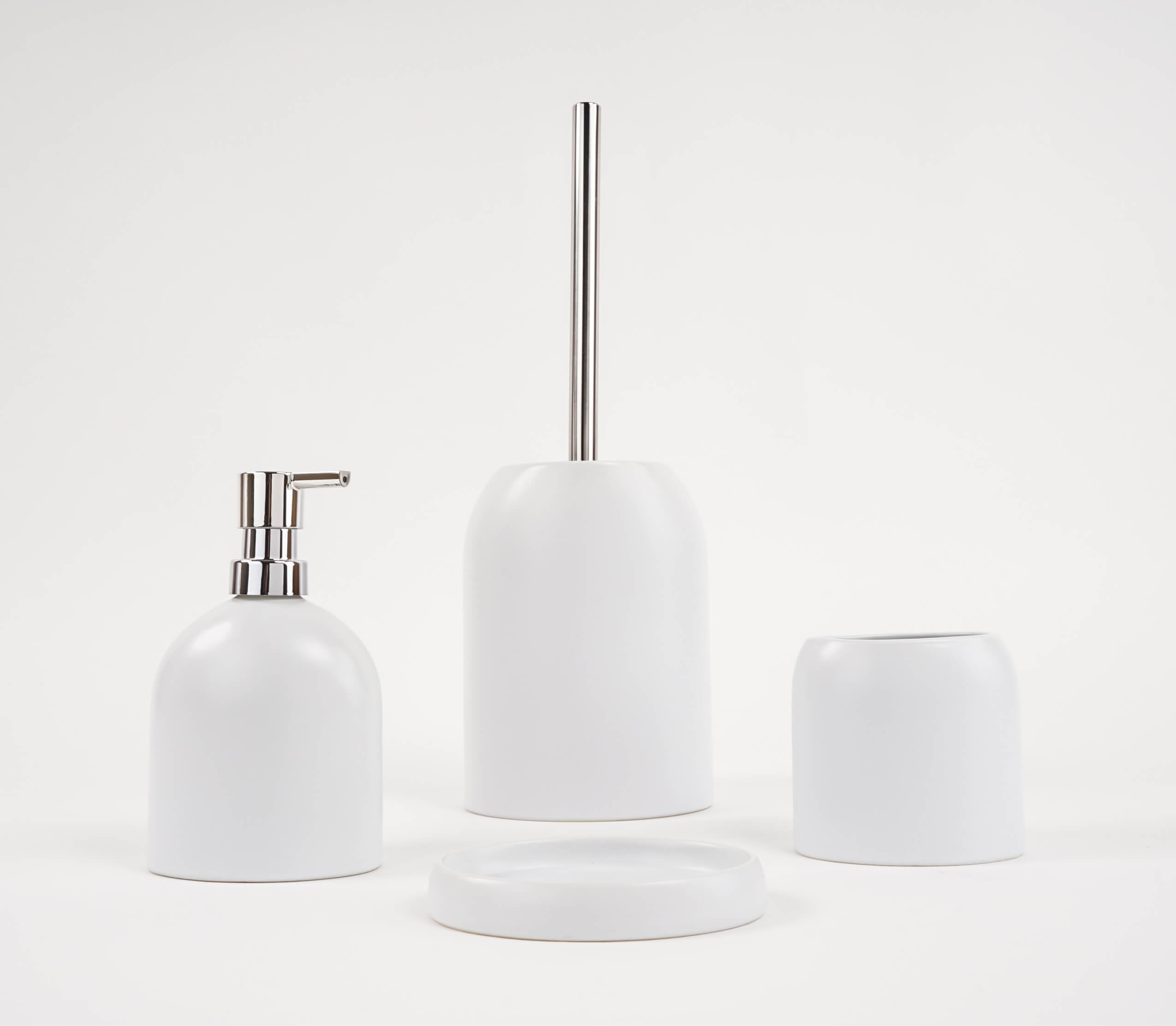 Set accessori Bird di Metaform dispenser porta sapone porta rotolo e scopino da appoggio in porcellana bianca Arcshop