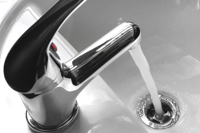 Come prevenire e pulire (naturalmente) il calcare dalla rubinetteria